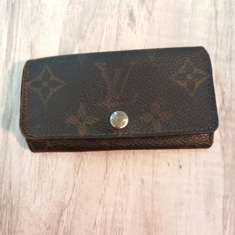 Louis Vuitton Key Case Monogram Beige Monogram Canvas